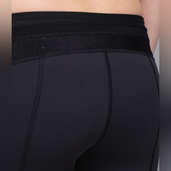 Lululemon Just Breathe Black Crop 21.5” Mesh Dot Mid Rise Athletic Leggings Sz 4 - Picture 5 of 14